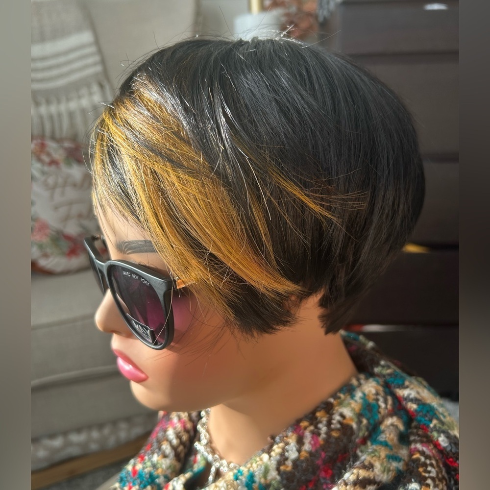 ✨NEW Women's Short Pixie Bob Wig - Black and Gold Highlights - Picture 4 of 14